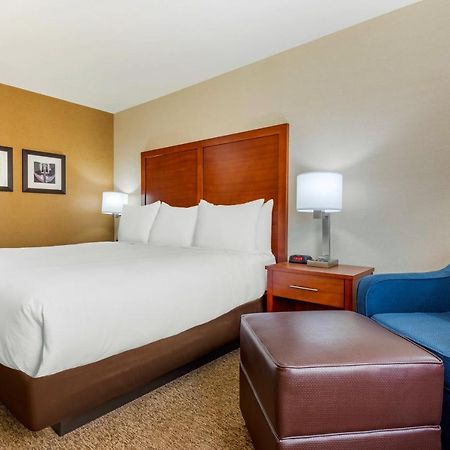 Comfort Inn & Suites Greater Napanee Экстерьер фото