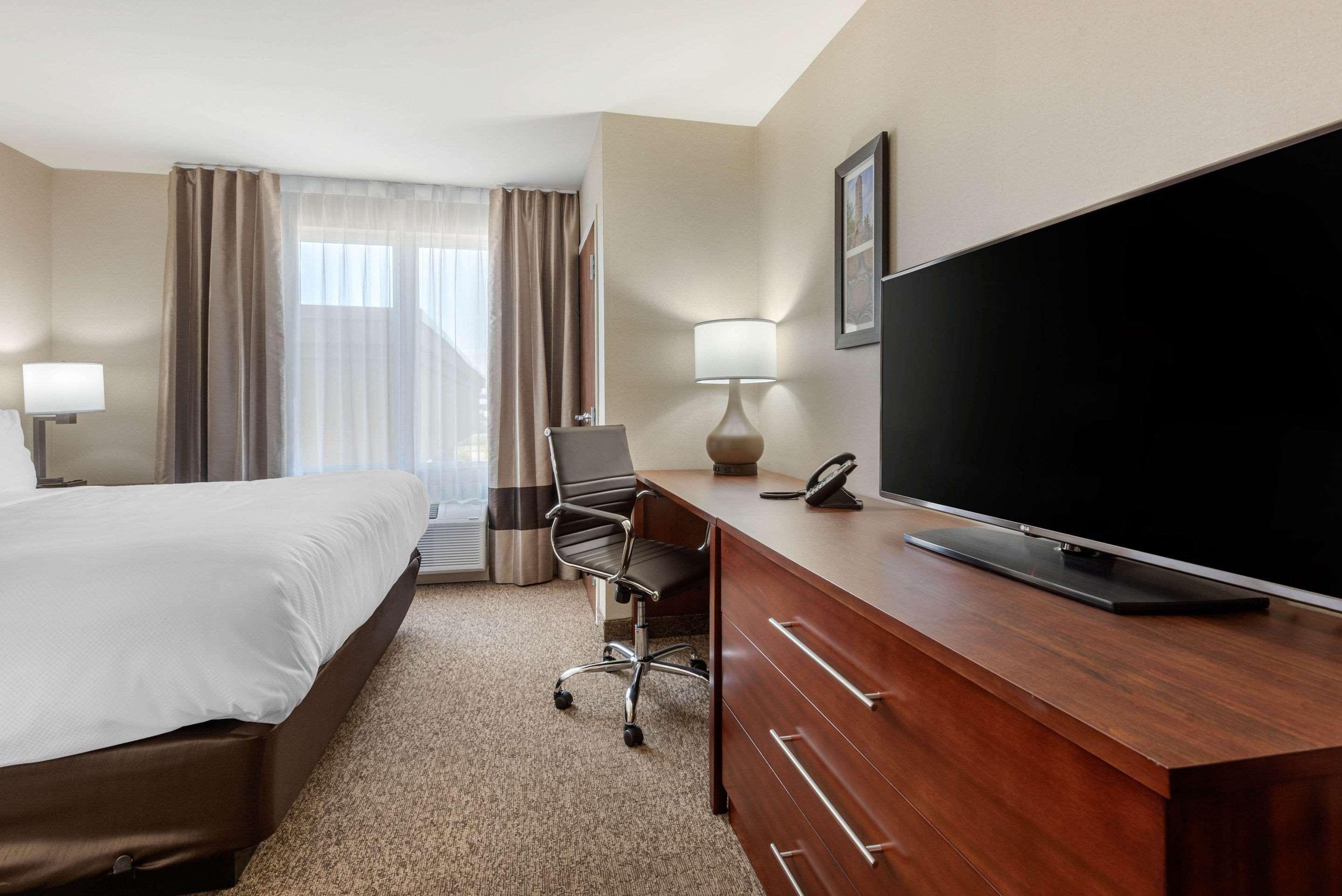 Comfort Inn & Suites Greater Napanee Экстерьер фото