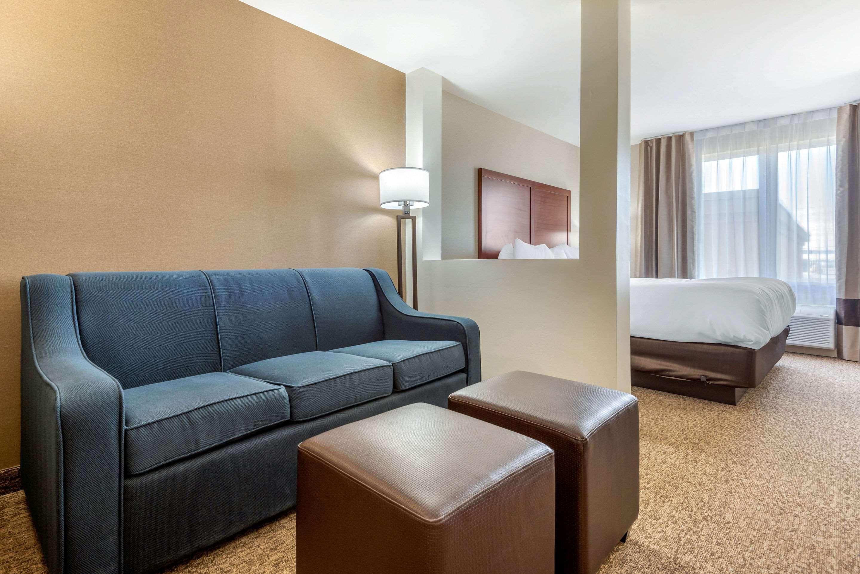 Comfort Inn & Suites Greater Napanee Экстерьер фото