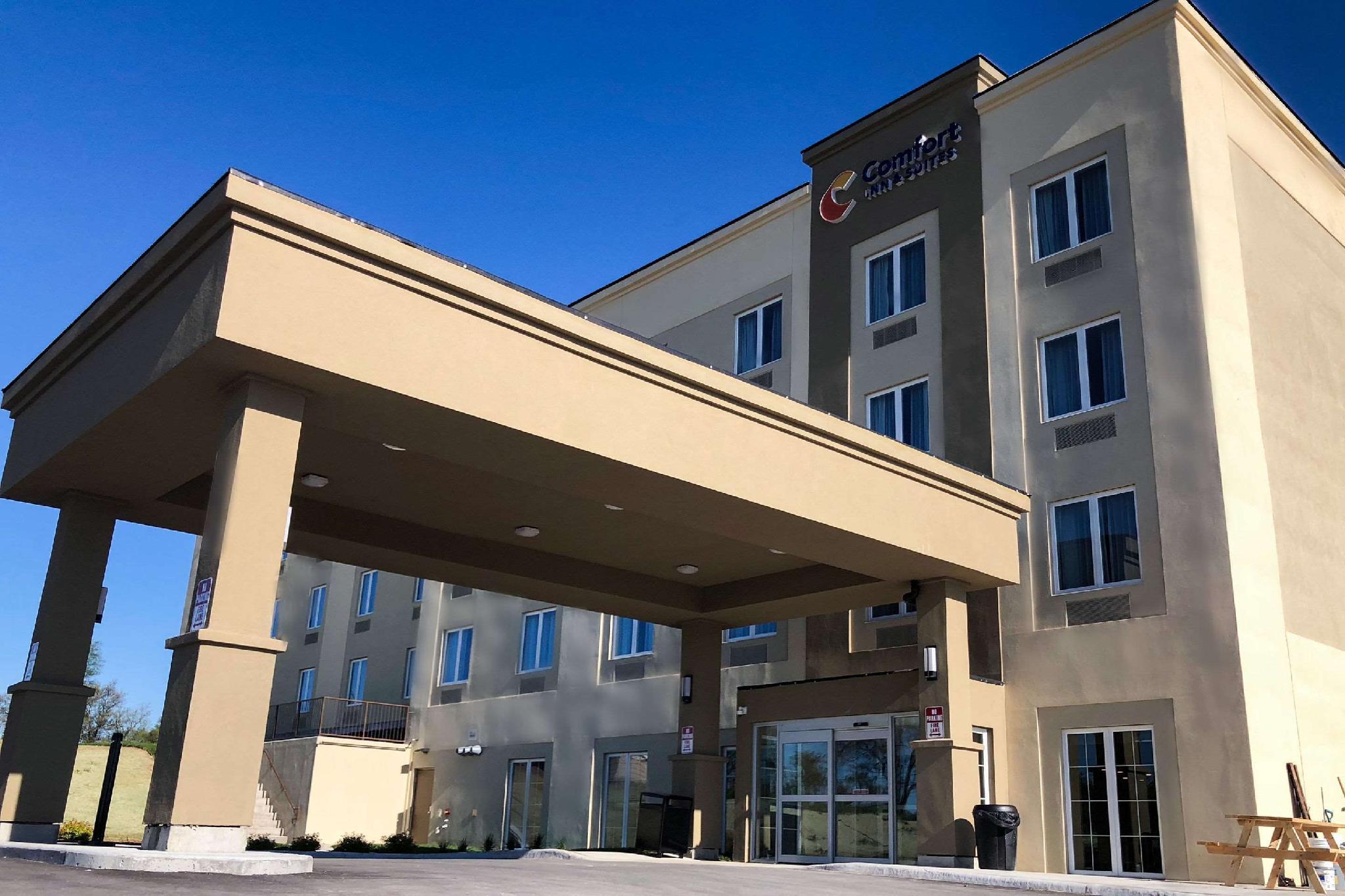 Comfort Inn & Suites Greater Napanee Экстерьер фото