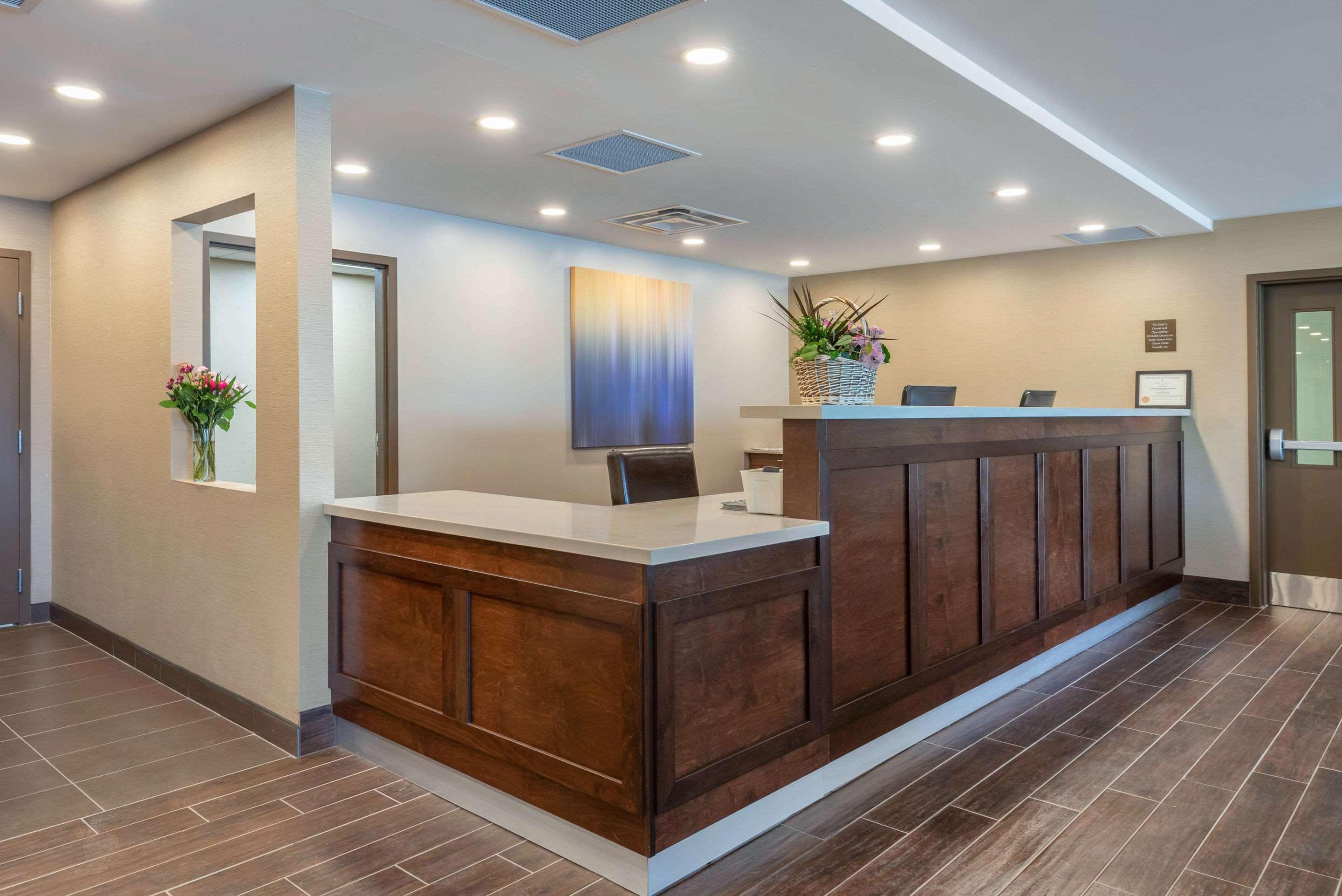 Comfort Inn & Suites Greater Napanee Экстерьер фото