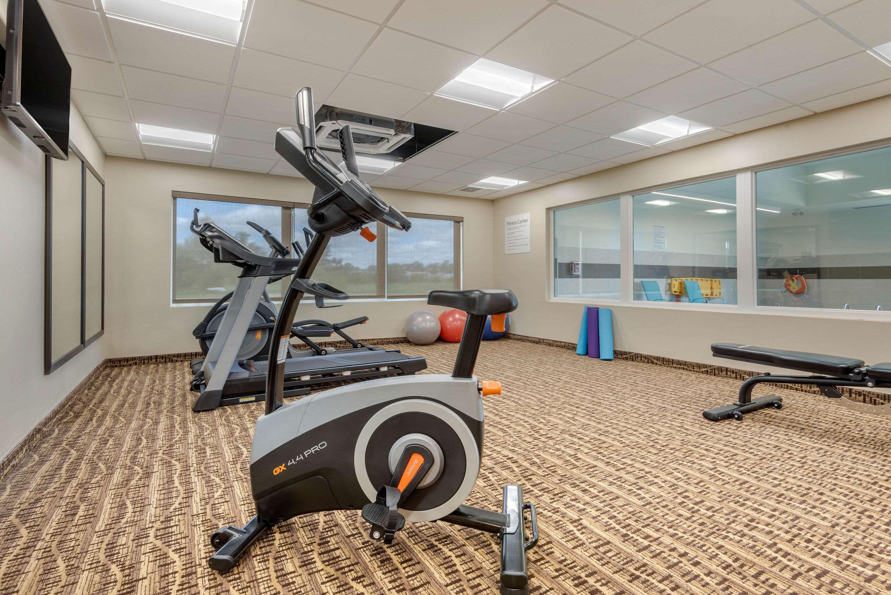 Comfort Inn & Suites Greater Napanee Экстерьер фото