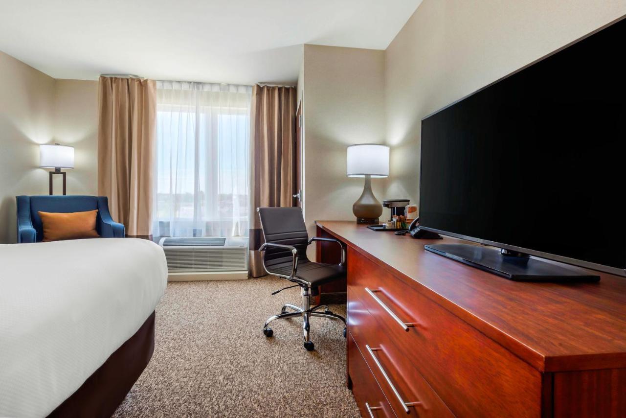 Comfort Inn & Suites Greater Napanee Экстерьер фото